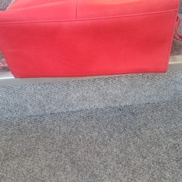 NWOT Cynthia Rowley 100% leather bag. - Picture 9 of 14